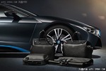  路易威登推出BMW i8碳纤维箱包定制系列