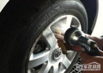  汽车轮圈上的污渍是什么，怎么清洗？