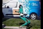  福特新发明 自动驾驶车搭配送货机器人